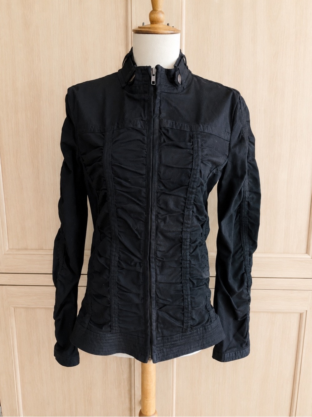 MNG By Mango Black Women’s Ruched Zip-Front Jacket Size Small NWOT - Picture 2 of 11